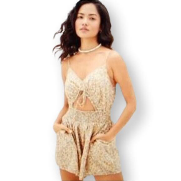 Women American Eagle Cut Out Short Romper XL Yellow Ditsy Floral Feminine Flirty - Picture 1 of 11